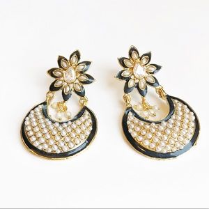 Classy Earrings _ floral, pearl, black